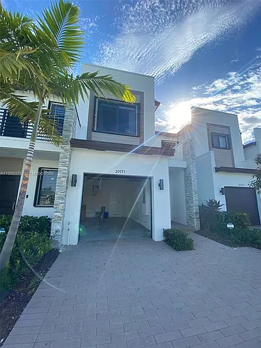 20773 NE 5th Ct Photo 1