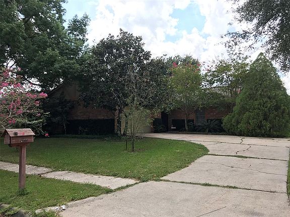 GREAT LOCATION! Located on a cul-de-sac minutes from Beltway 8. Commute easily to I-10.