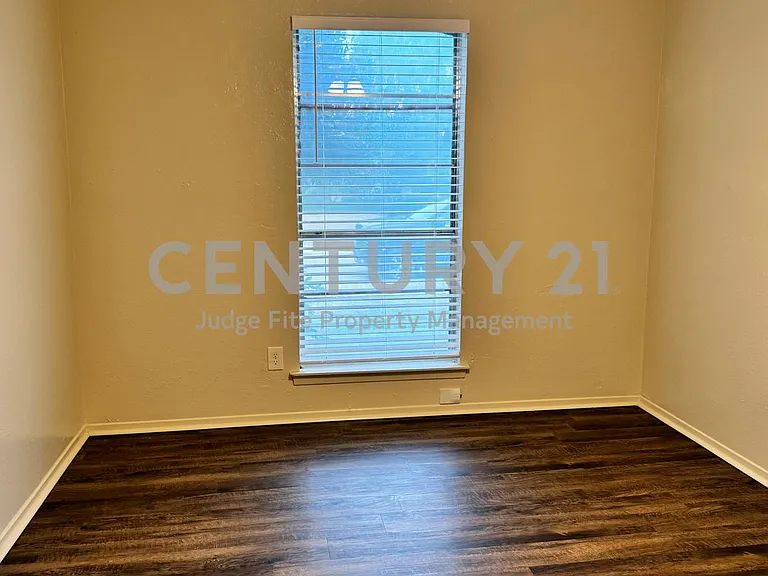 628 Taylor Ct — Photo 18
