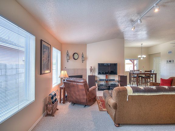 3rd image of 10454 Las Palmas St NW