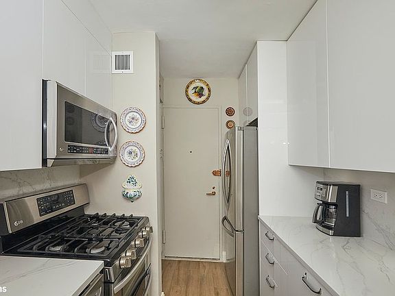 5th image of 400 E 56th St APT 22J