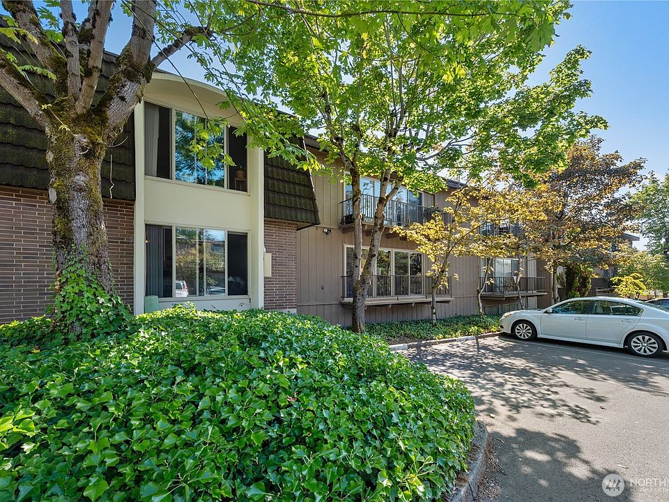 1st image of 11006 NE 68th Street #812
