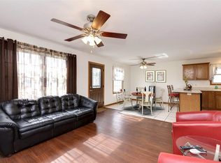 2002 12th St, Silvis, IL 61282