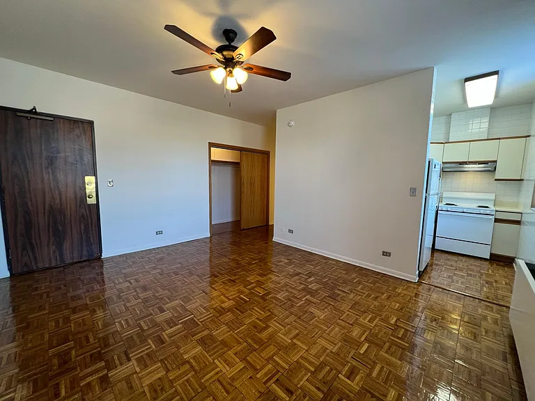 620 W Belmont — Photo 21