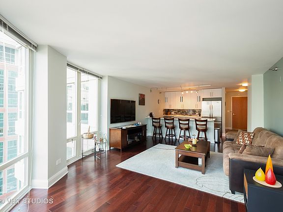 5th image of 345 N La Salle St #1707