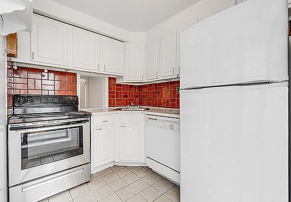 3rd image of 340 E 90th St APT 6D
