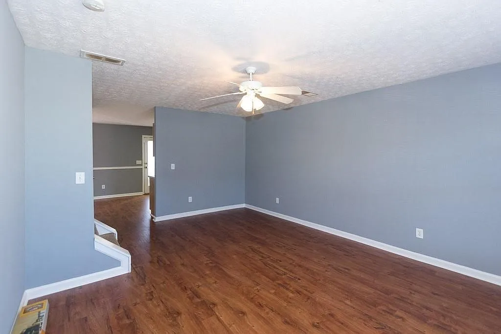 3 bed, 2.5 bath, 1360 sqft, $1,375 — Photo 2