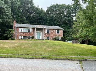 371 Coronation Dr, Franklin, MA 02038