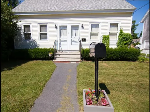 21 Holmes St #1, Rockland, ME 04841