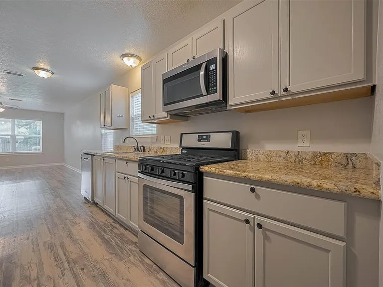5009 Willow Point Dr — Photo 9