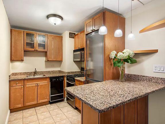 5th image of 305 E 40th St #10Y