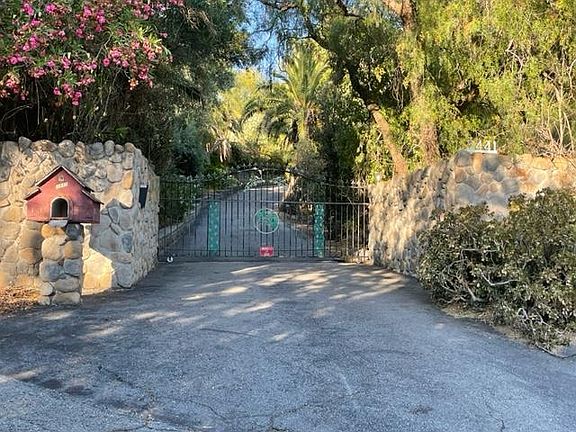 4th image of 3441 Grossmont Dr