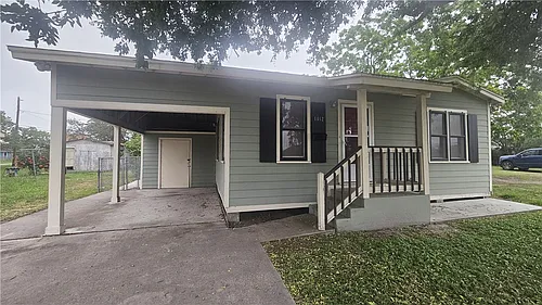 1012 Memorial Pkwy Photo 1