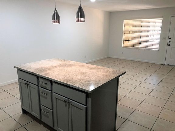 4th image of 315 Lakepointe 101 Dr