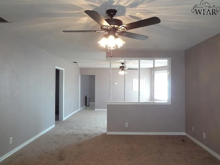3 bed, 2.0 bath, 2150 sqft, $1,100 — Photo 3