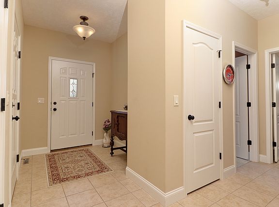 4th image of 55 Crista Ann Ct