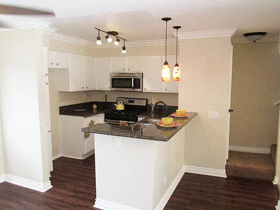 The Oaks Apartments — Photo 12