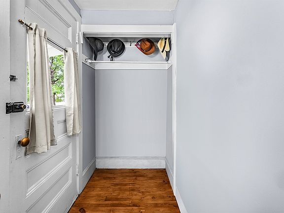 3rd image of 35 Worcester St