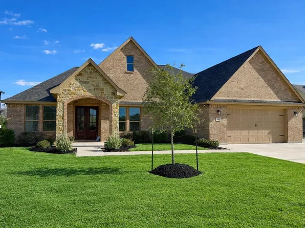 838 Oak Ridge Dr, Angleton, TX 77515