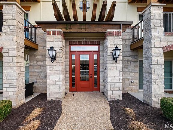 2nd image of 223 Bordeaux Way #223