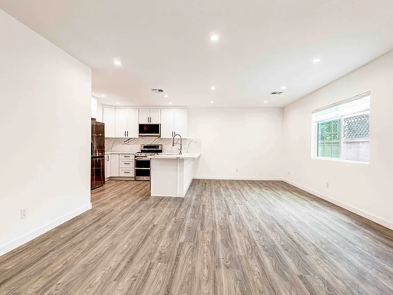 8805 Paso Robles Ave — Photo 25