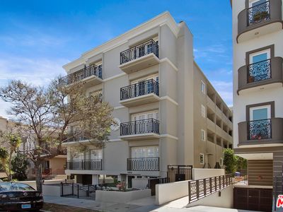 11838 Dorothy St APT 401, Los Angeles, CA, 90049