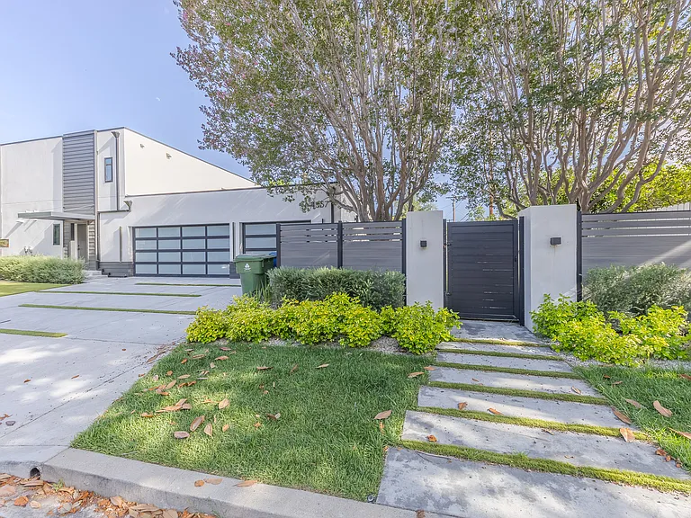 4557 Camellia Ave — Photo 30