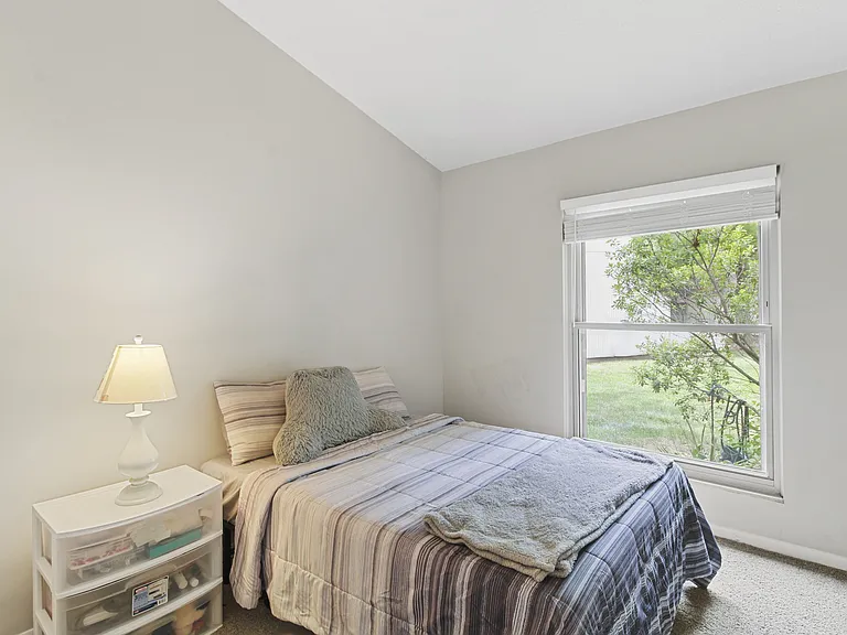 2304 Melrose Dr — Photo 17