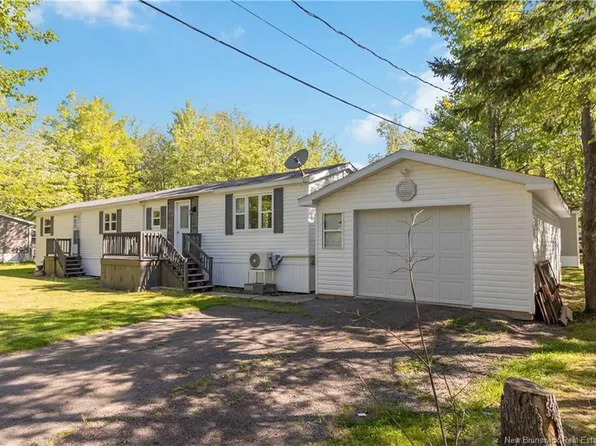10 Black Spruce St, Moncton, NB E1H 2T1