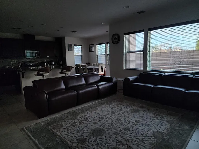 5684 Saratoga Cir — Photo 35