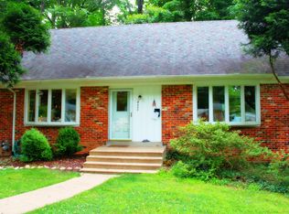 8652 Cromwell Dr, Springfield, VA 22151