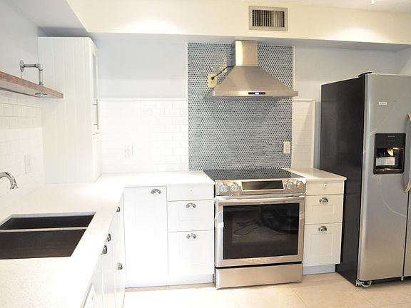 Kitchen Quartz Countertops