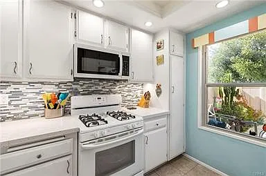 2 bed, 925 sqft, $2,850 — Photo 3