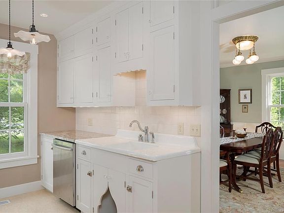 5th image of 167 Elmwood Ave