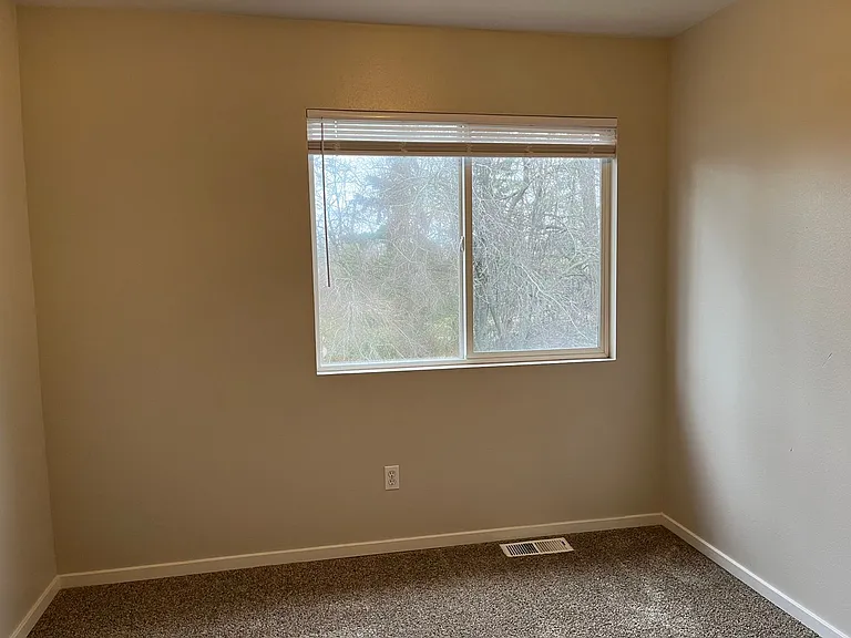 3 Bed, 2 Bath Home- Fenced Back Yard! — Photo 17