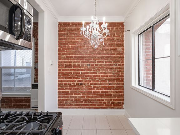 5th image of 238 S Mariposa Ave APT 301