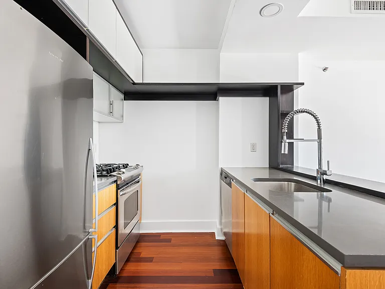 149 Huron St #6C — Photo 6