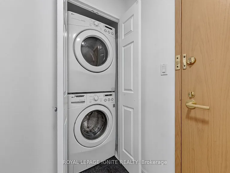 24 Wellesley St W #1206 — Photo 11