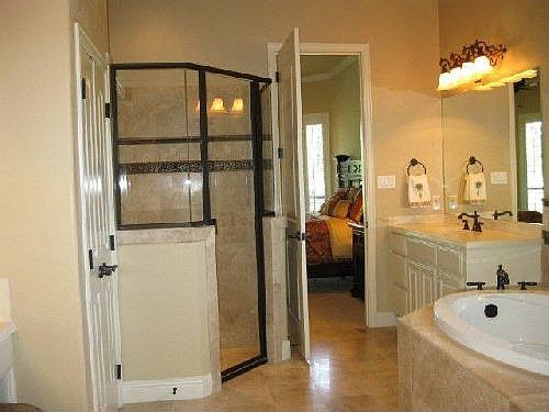5th image of 1045 Crown Valley Dr