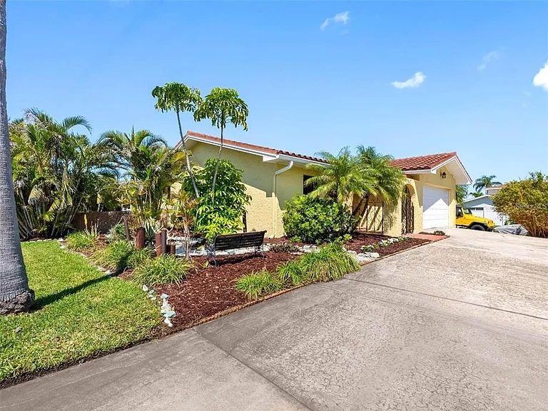 562 Johns Pass Ave — Photo 14
