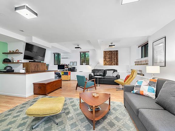 2nd image of 250 W 24th St APT Gce