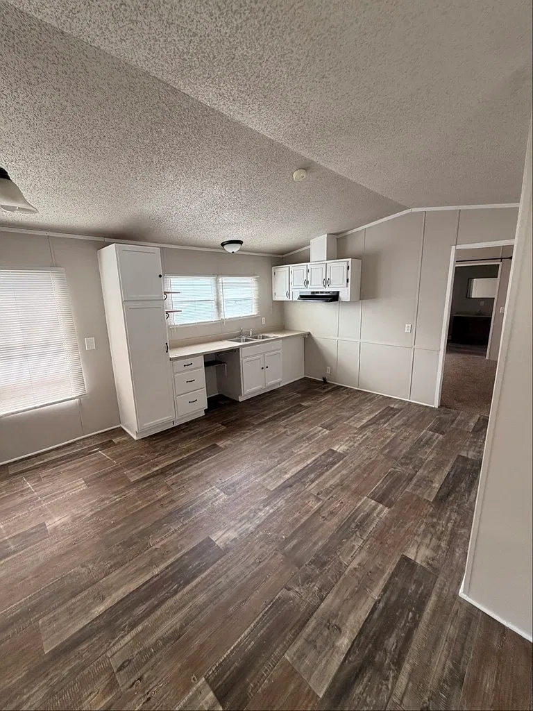 Charming Unit in Downtown Pierce City — Photo 2