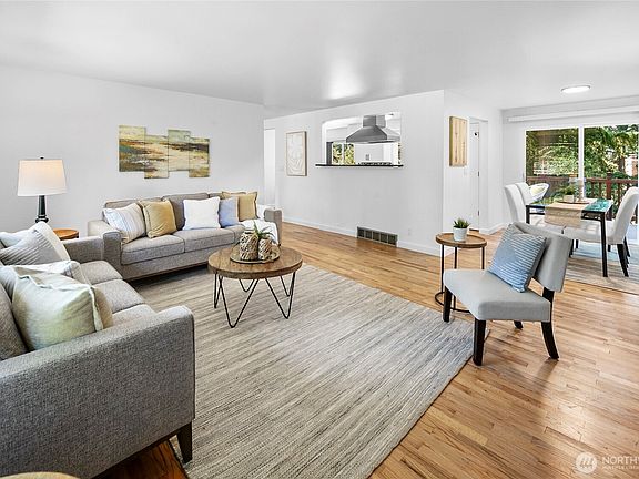 5th image of 16405 Burke Avenue N