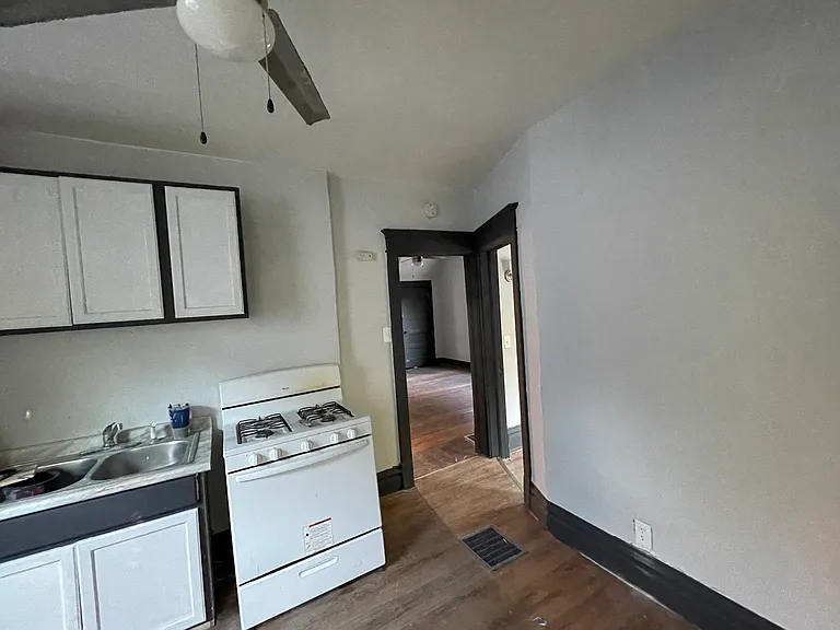 1209 N Main St — Photo 11