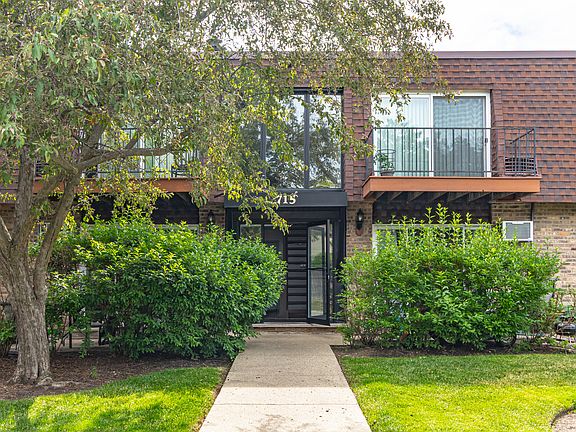 2nd image of 715 Grove Dr APT 206