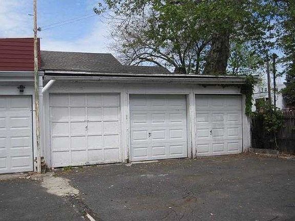 DETACHED GARAGE