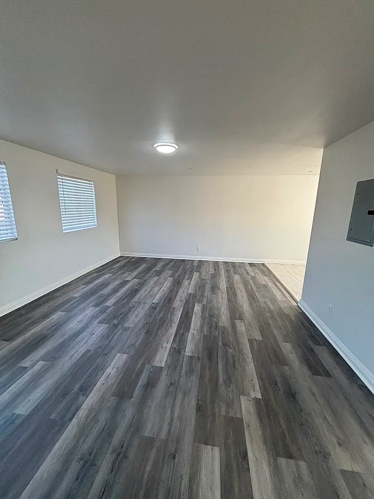 5 bed, 1753 sqft, $4,200 — Photo 2