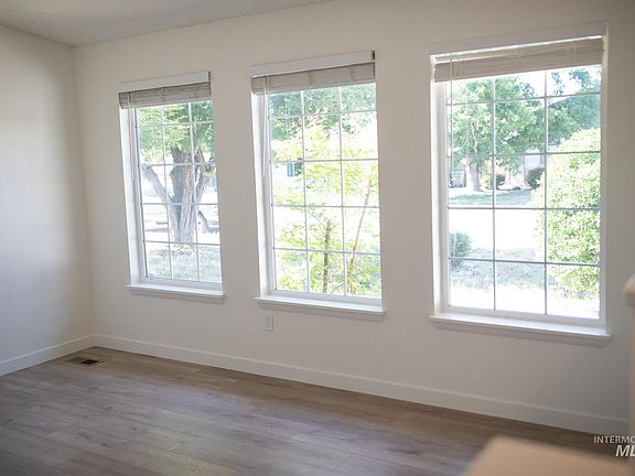 4th image of 10423 W Barnsdale Dr