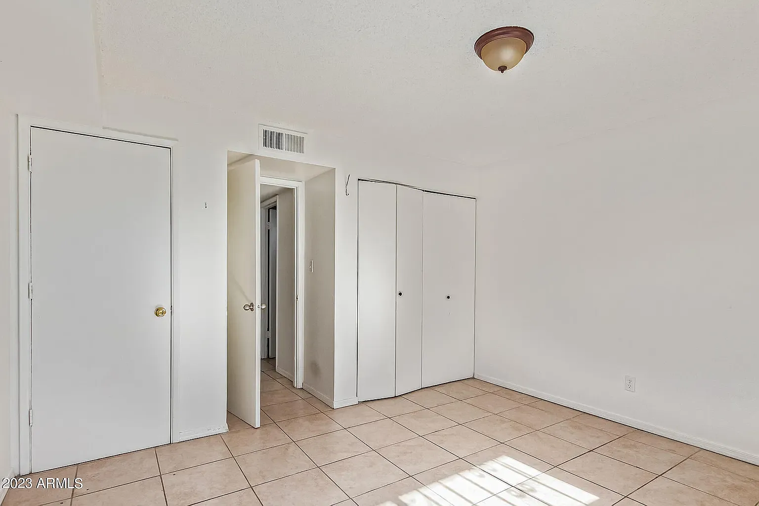 2 bed, 950 sqft, $980 — Photo 4