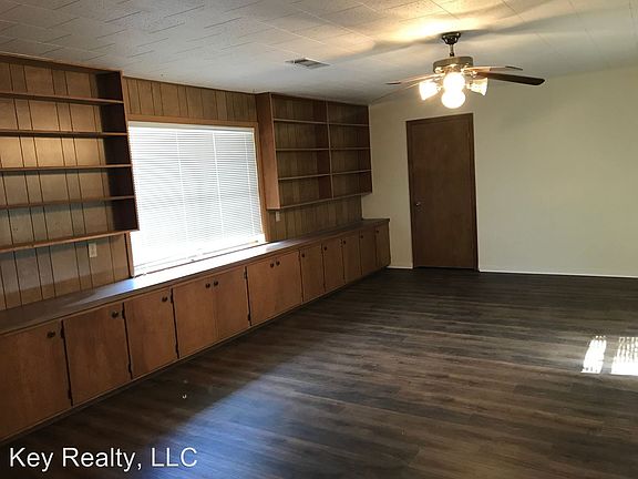 4th image of 607 Sweetbriar Dr
